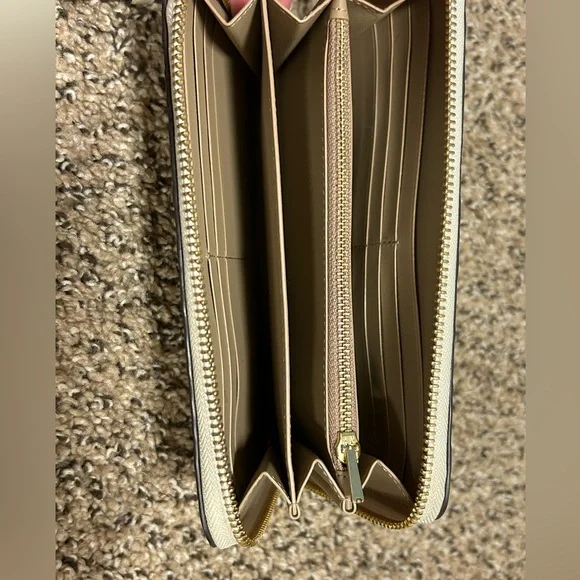 Coach Slim Wallet - Picture 2 of 3